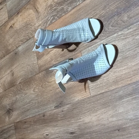 Sam Edelman Elegant Cream Open Back Sandals - Picture 2 of 5